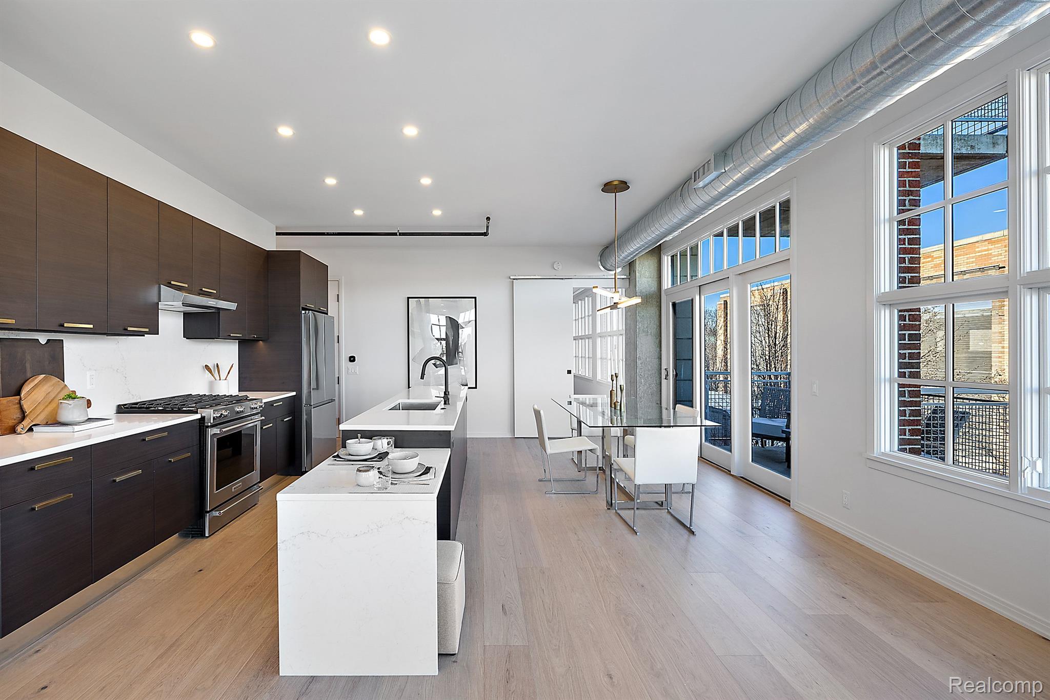 2051 VILLA Road 301