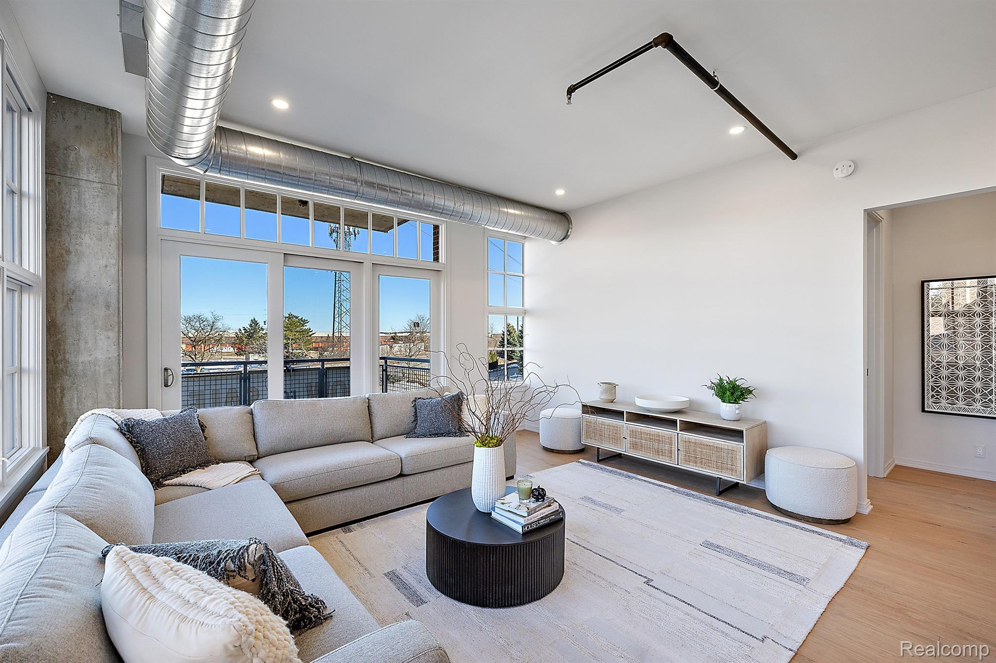 2051 VILLA Road 301