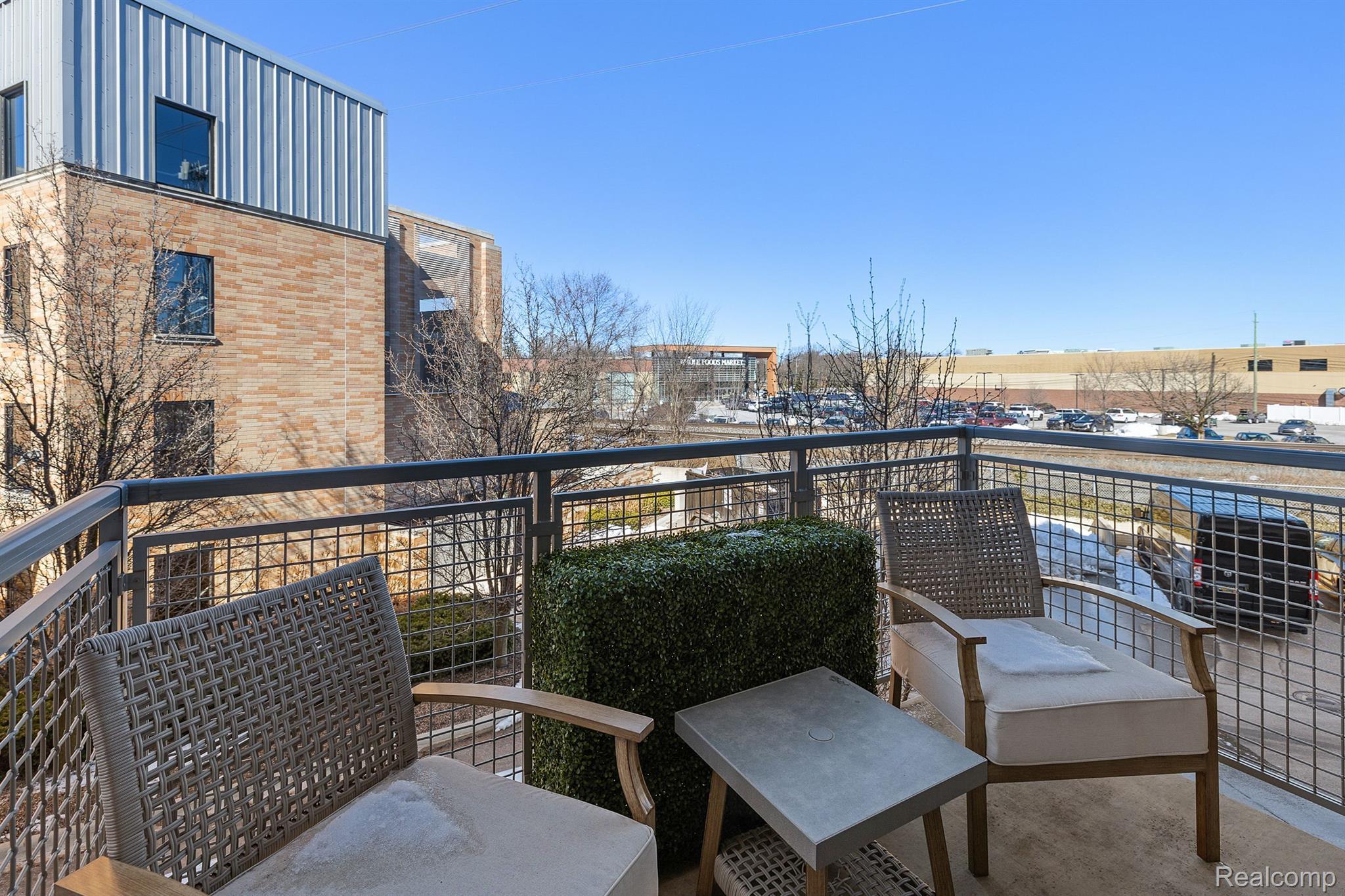 2051 VILLA Road 301