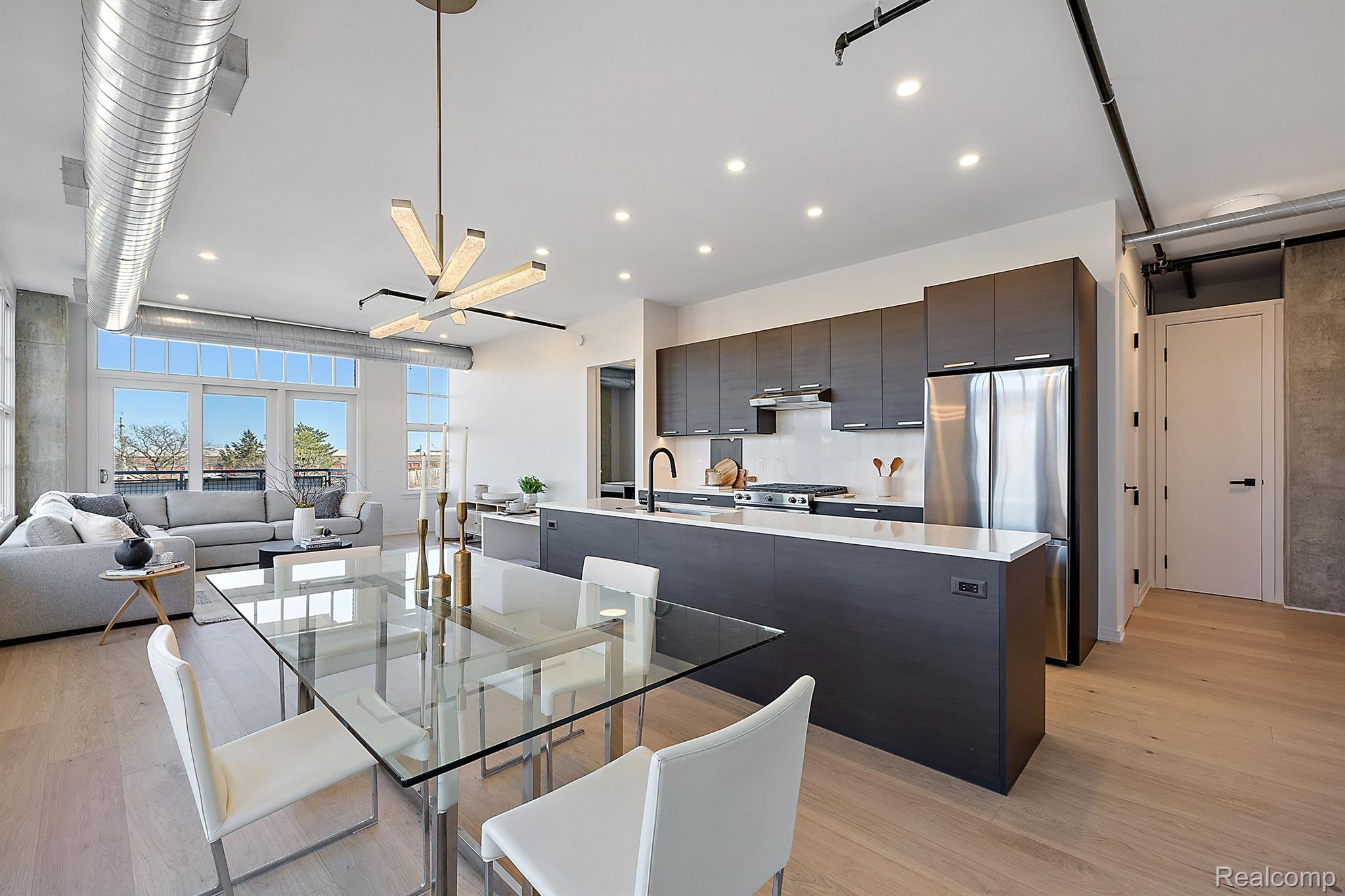 2051 VILLA Road 301