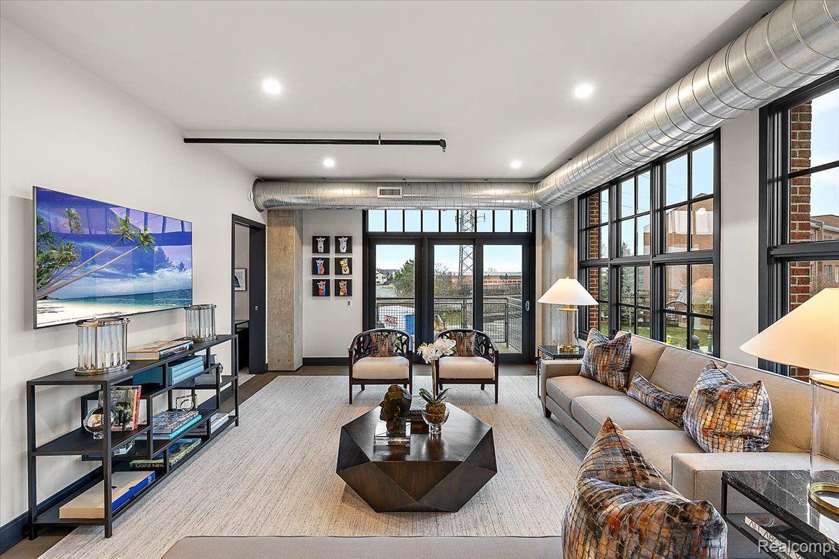 2051 VILLA Road 205