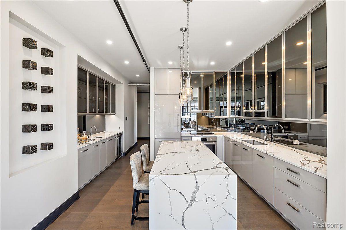 2051 VILLA Road 205