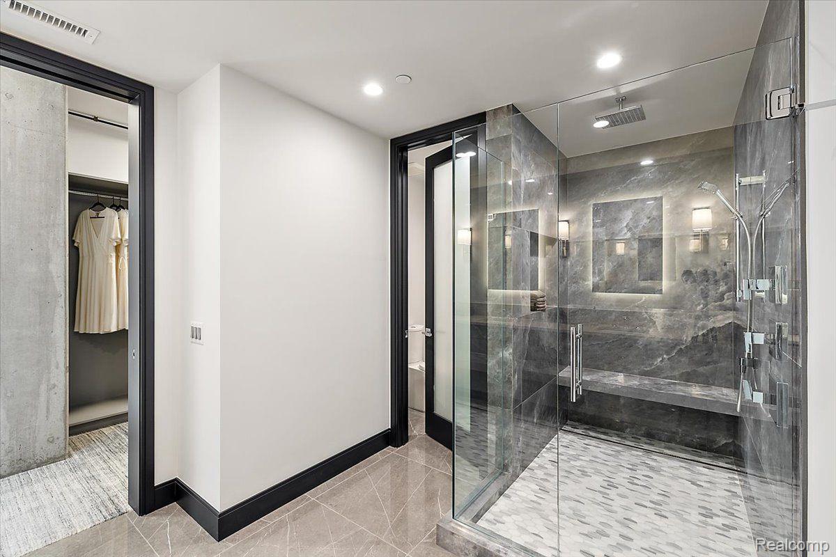 2051 VILLA Road 205