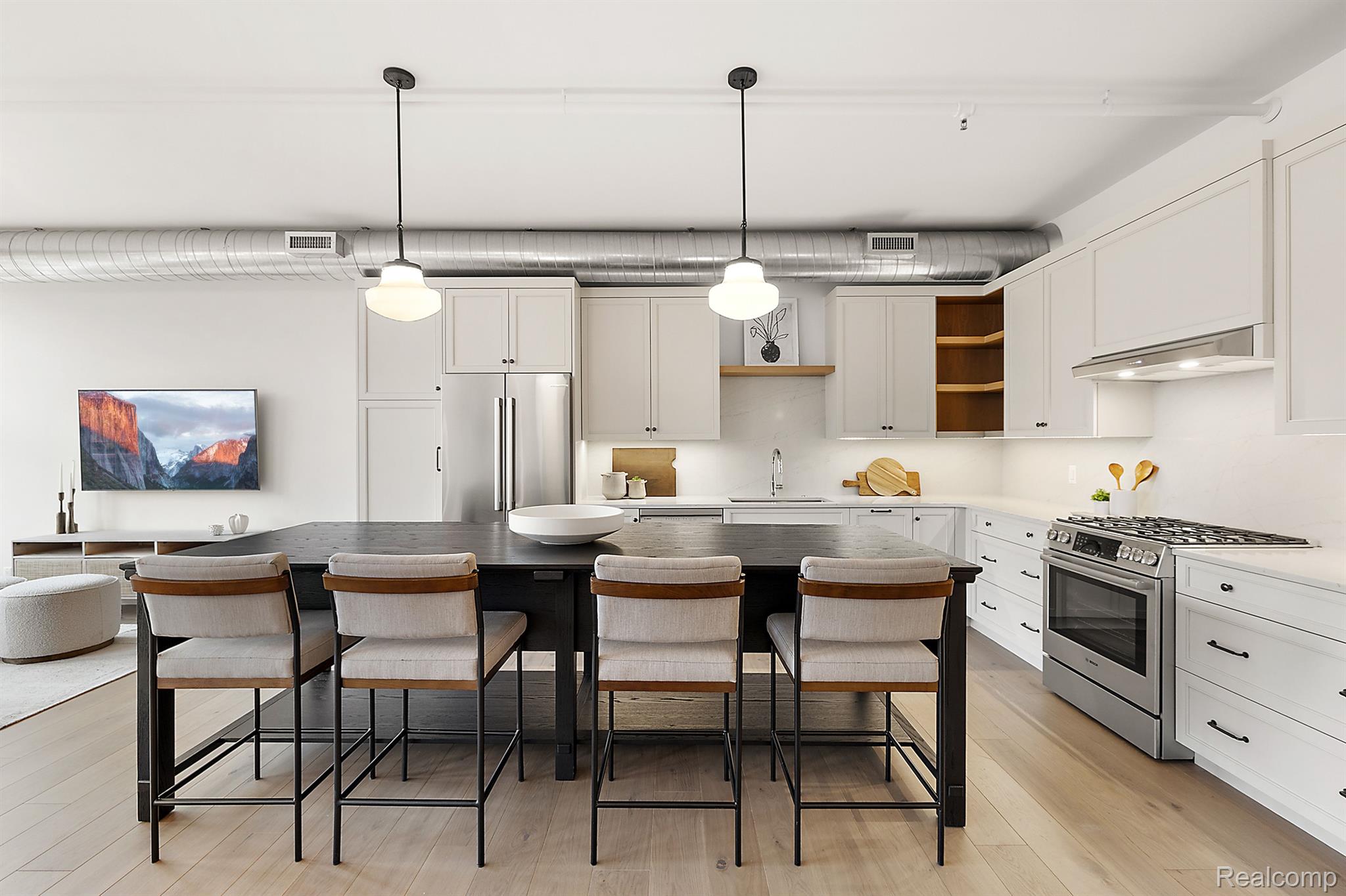 2051 VILLA Road 204