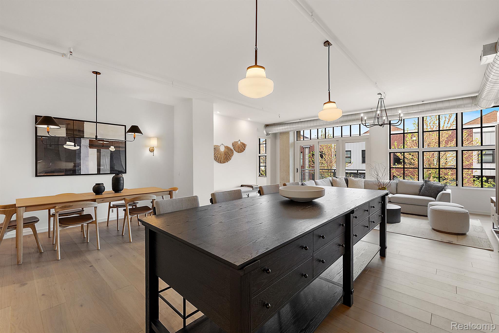 2051 VILLA Road 204