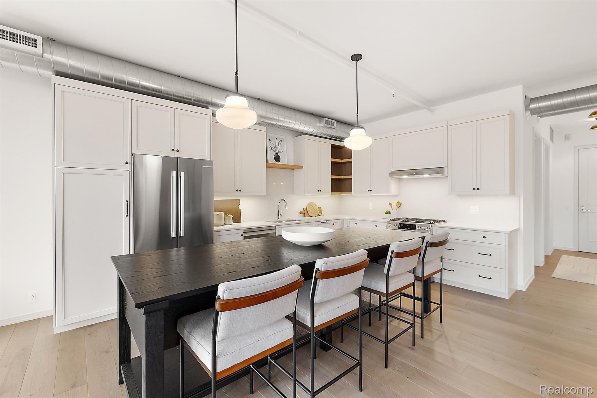 2051 VILLA Road 204