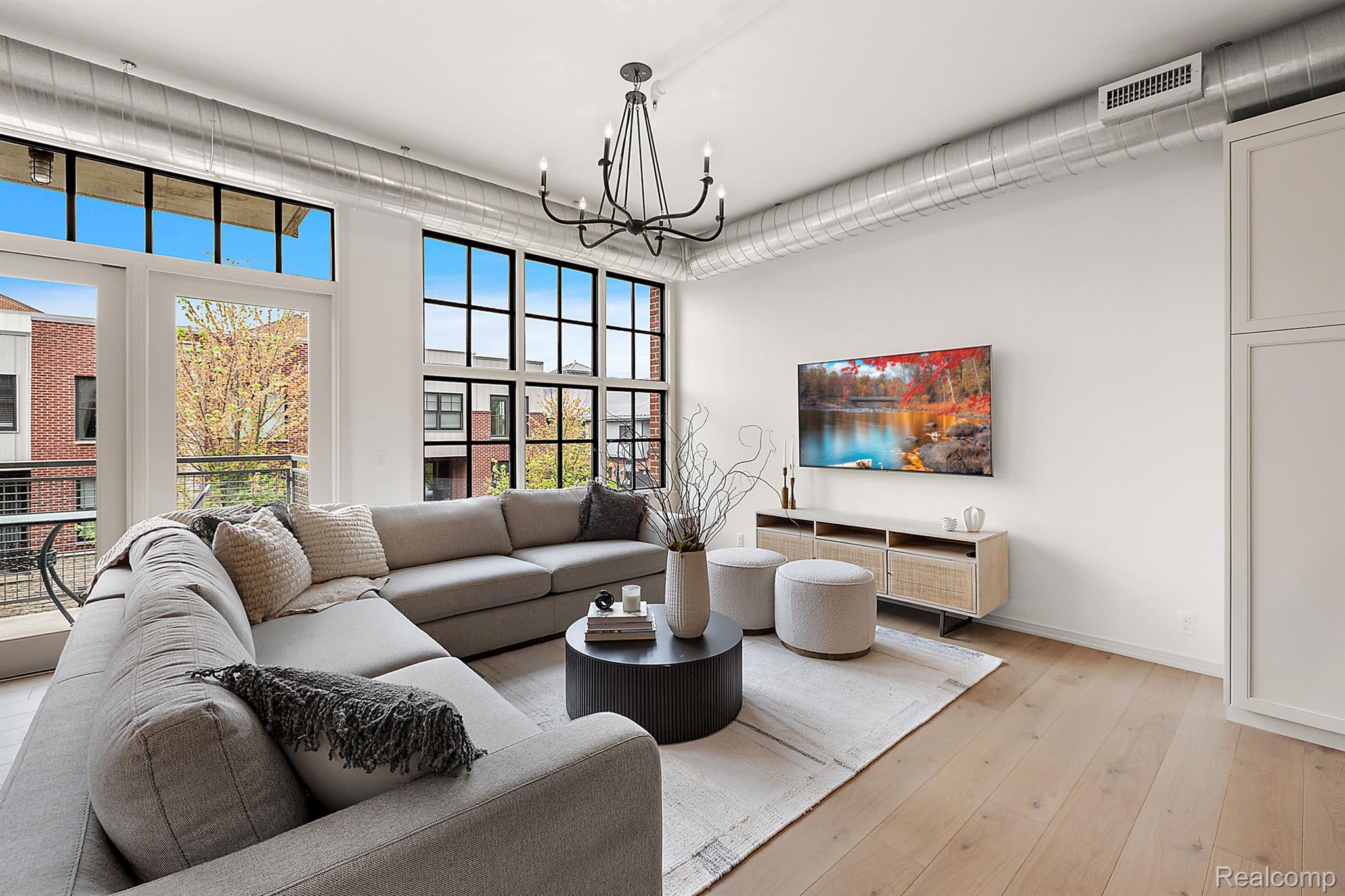2051 VILLA Road 204