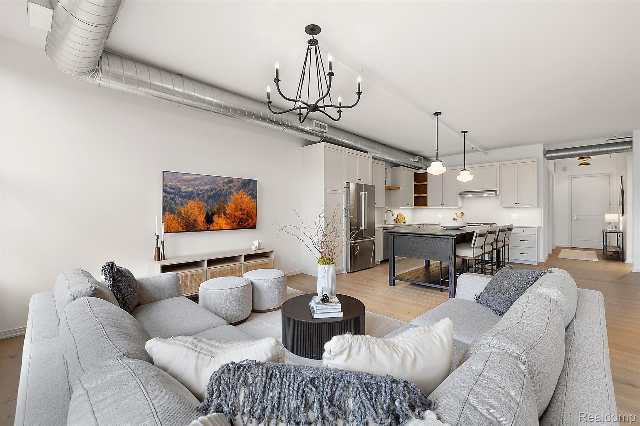 2051 VILLA Road 204