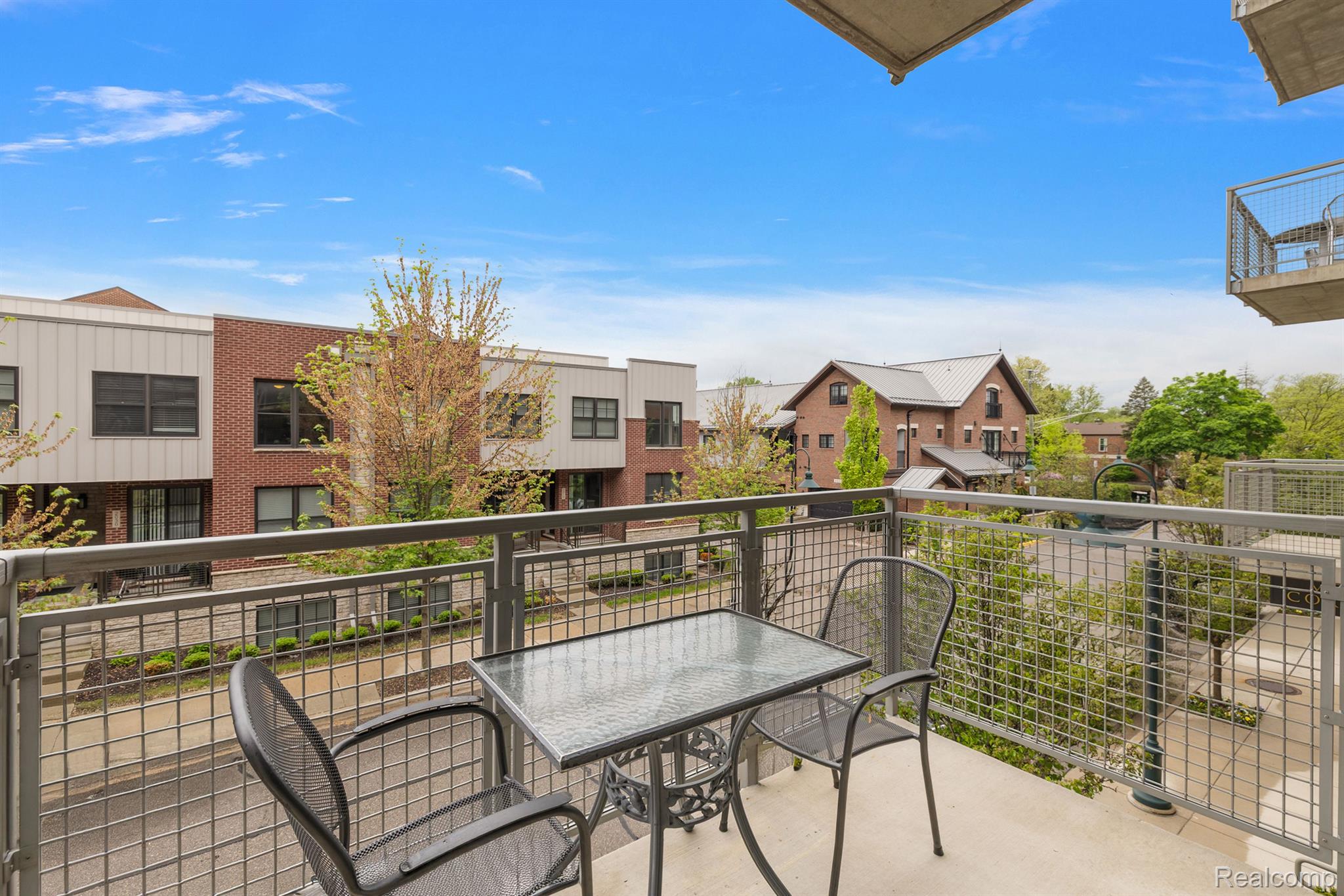 2051 VILLA Road 204