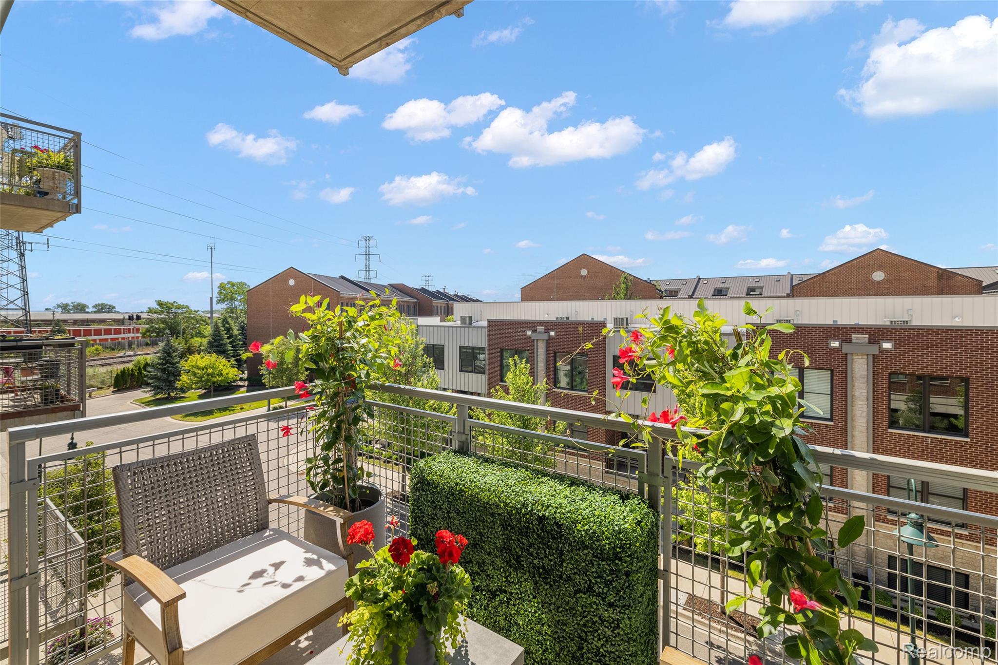 2051 VILLA Road 304