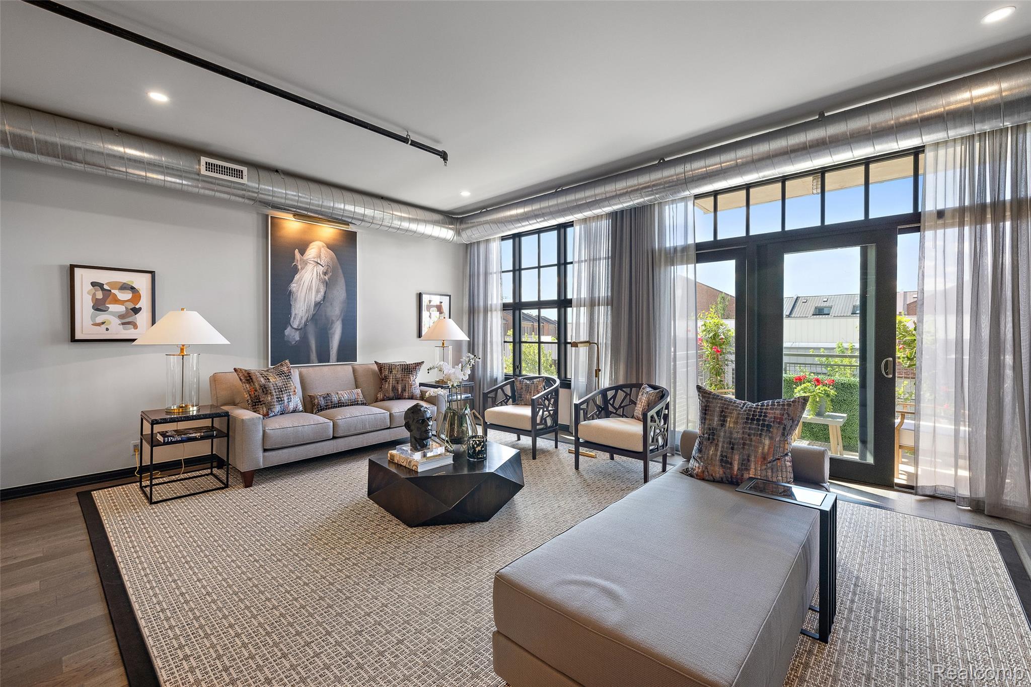 2051 VILLA Road 304