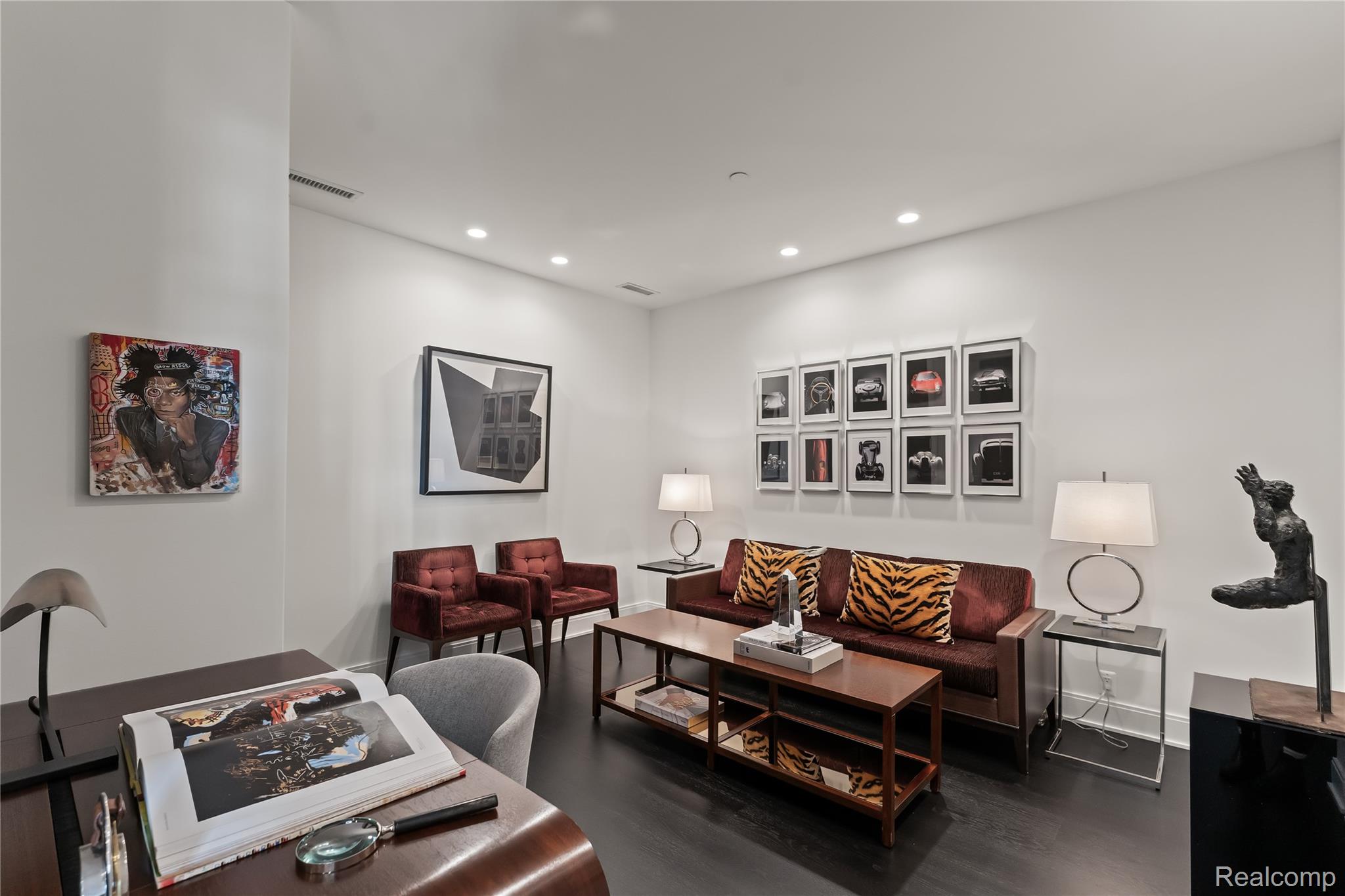2051 VILLA Road 304