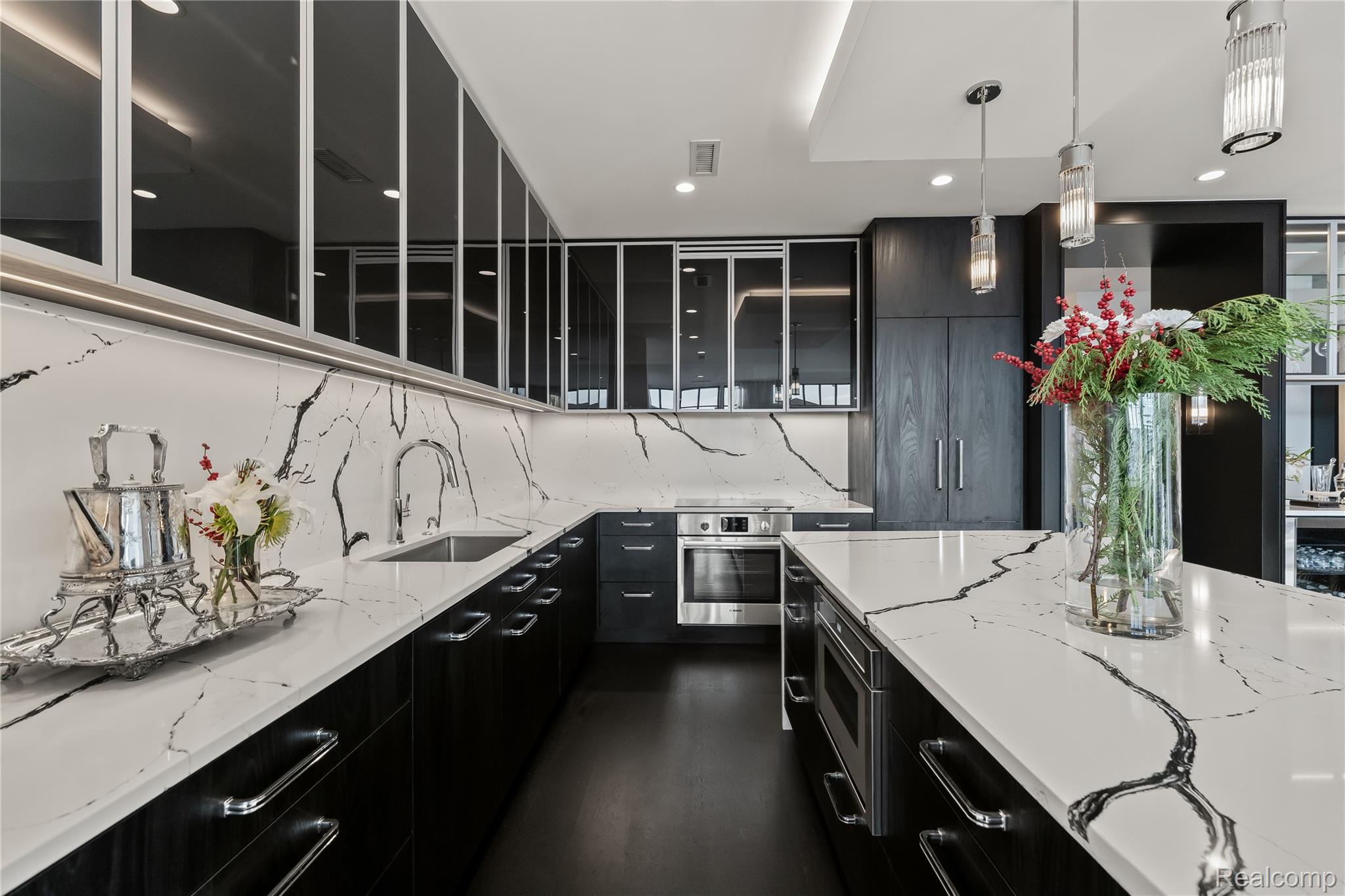 2051 VILLA Road 304