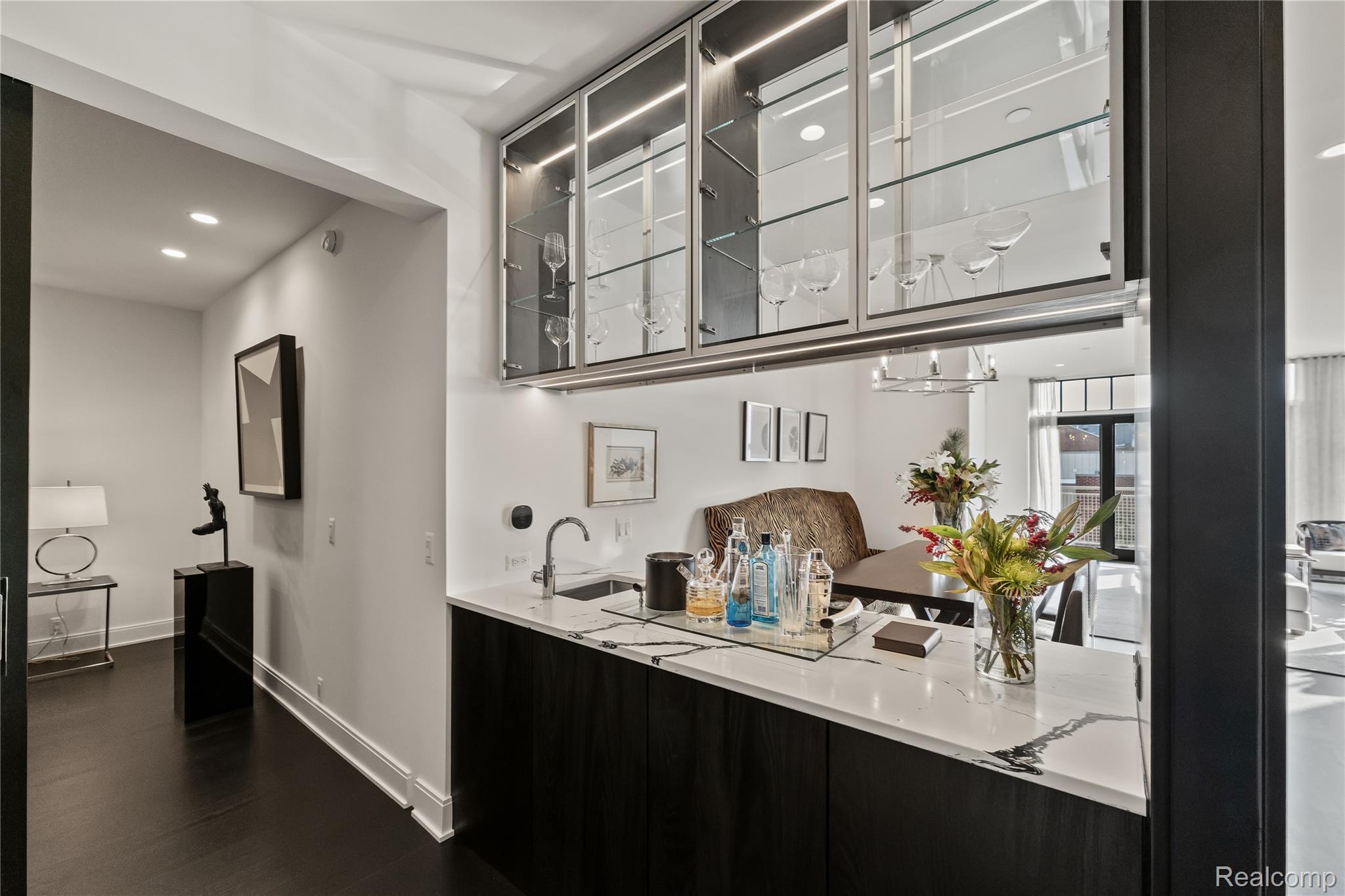 2051 VILLA Road 304