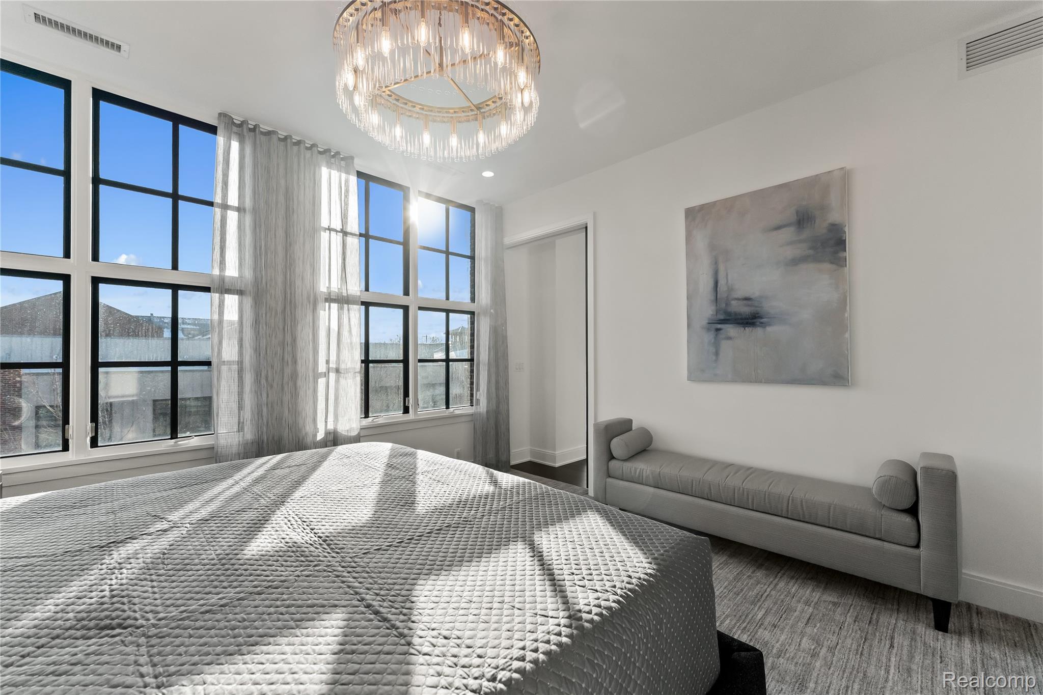 2051 VILLA Road 304