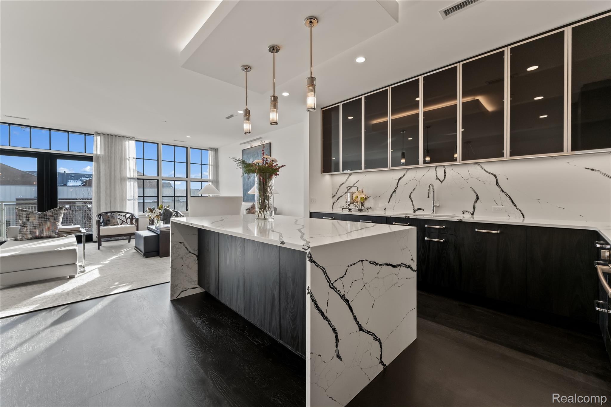 2051 VILLA Road 304