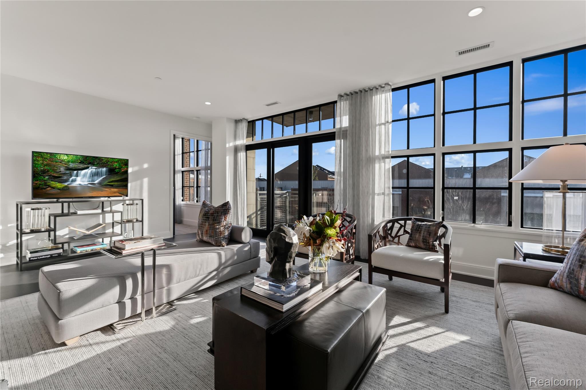 2051 VILLA Road 403