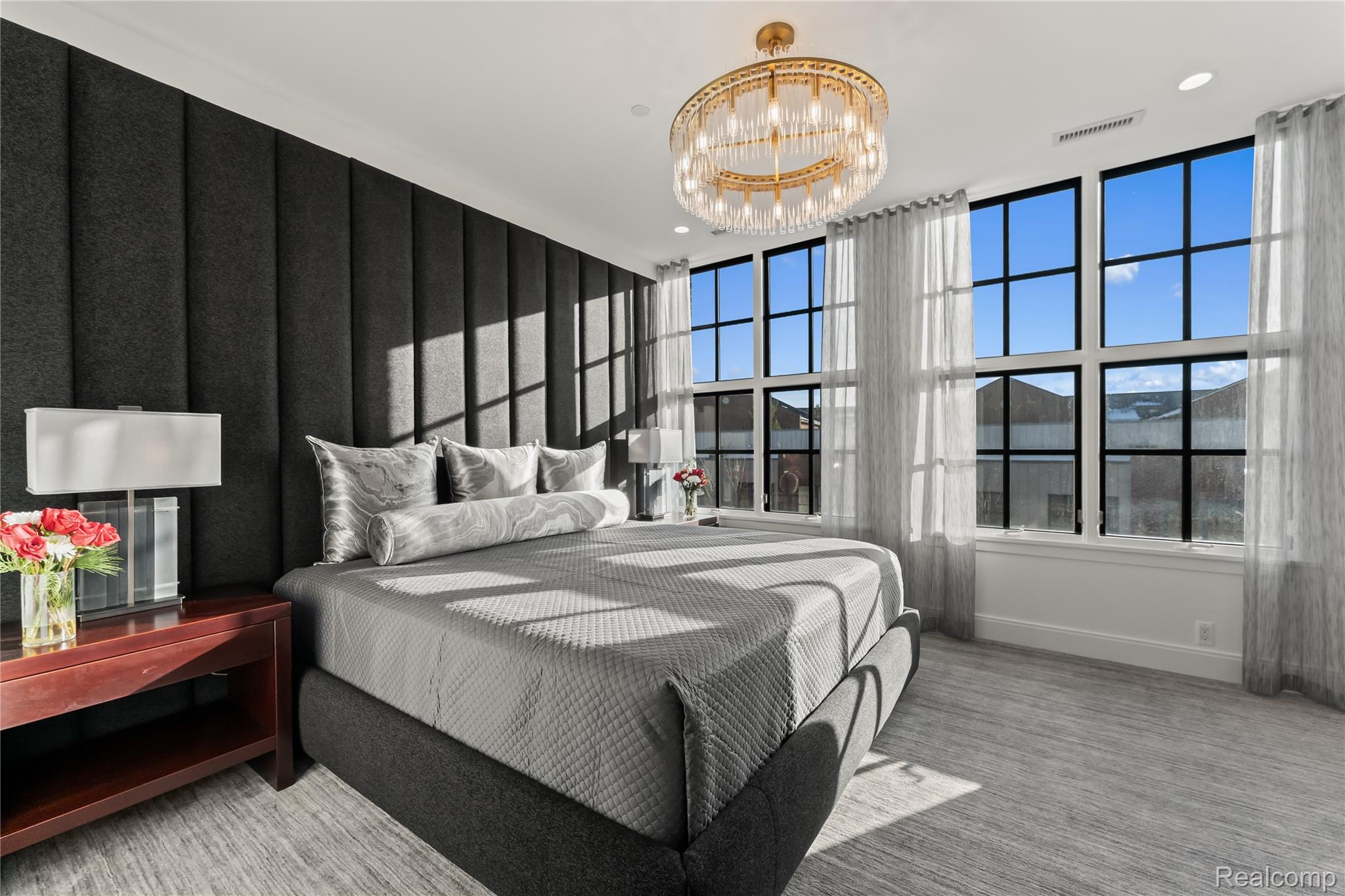2051 VILLA Road 403