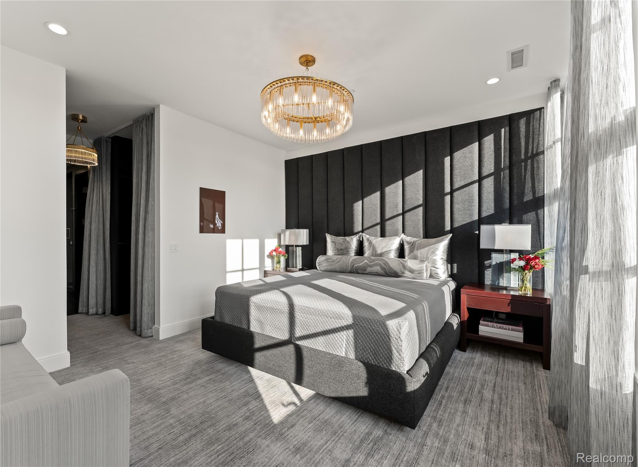 2051 VILLA Road 403