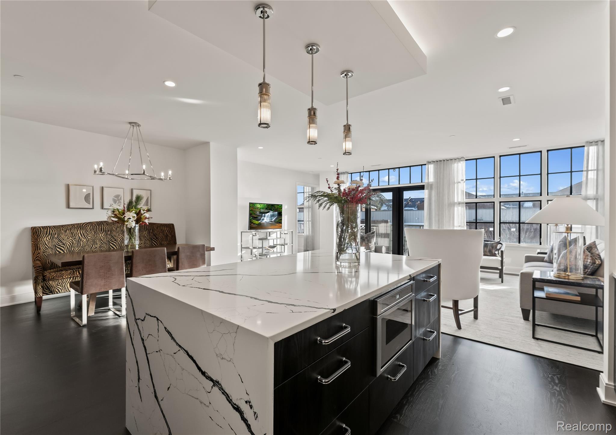2051 VILLA Road 403