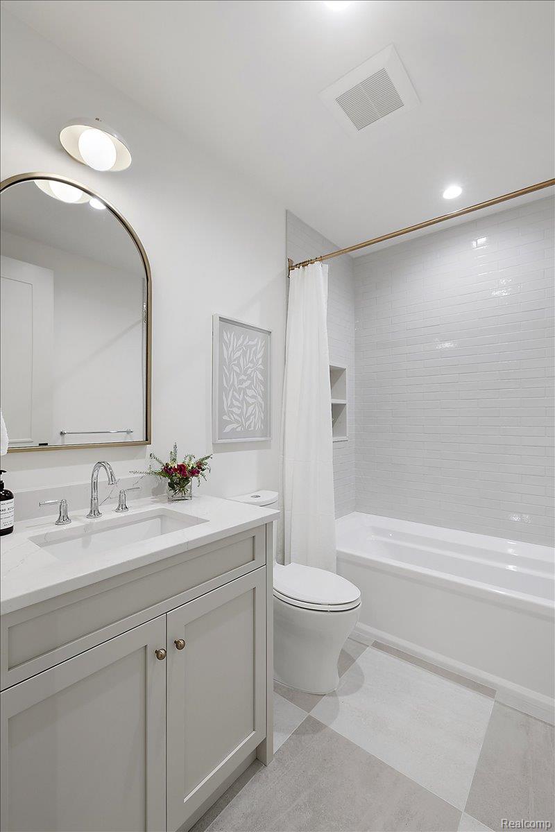 2051 VILLA Road 403