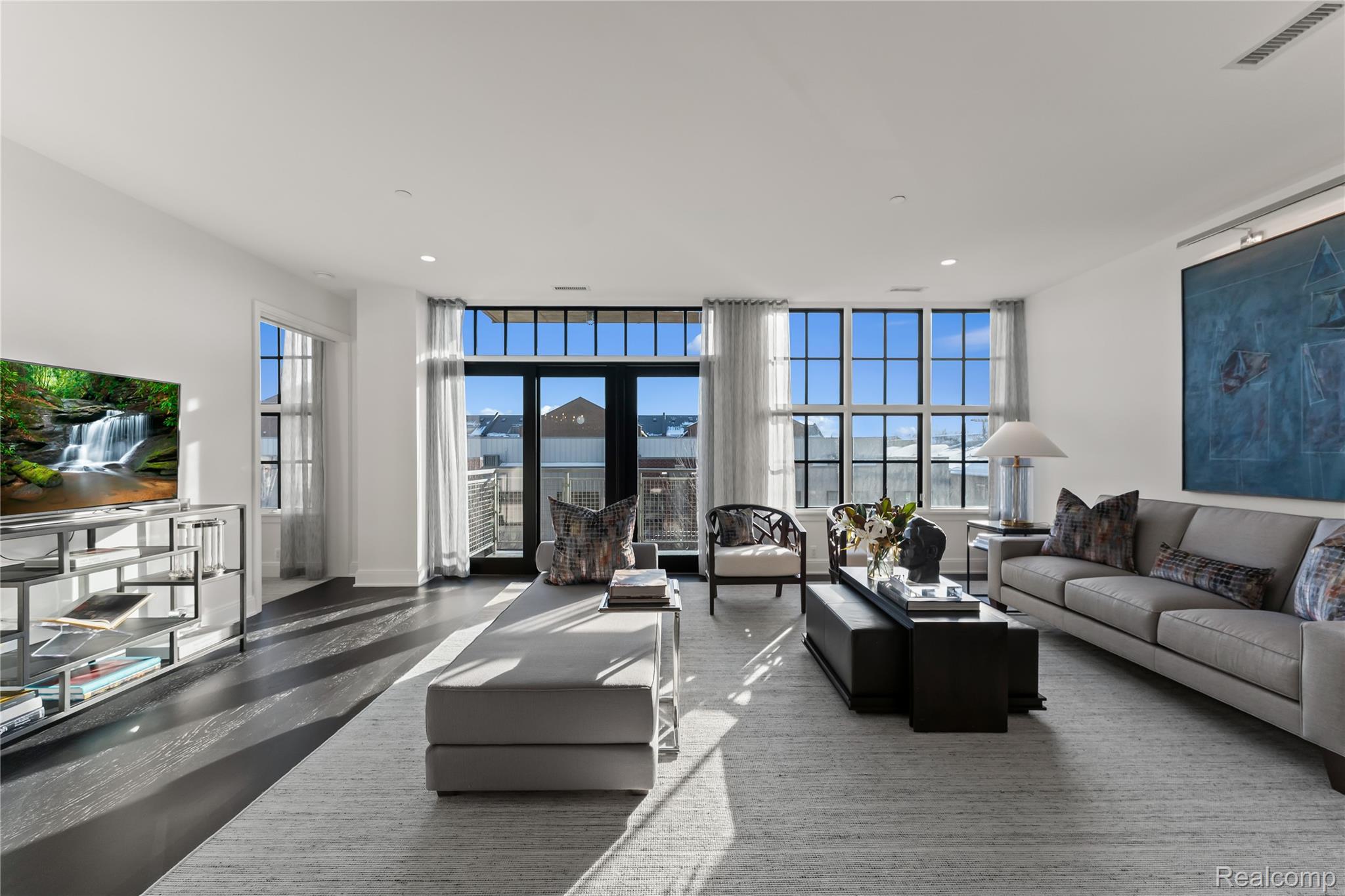 2051 VILLA Road 403