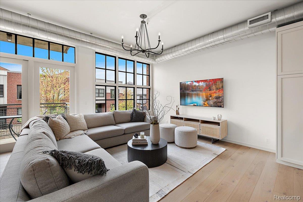 2051 VILLA Road 403