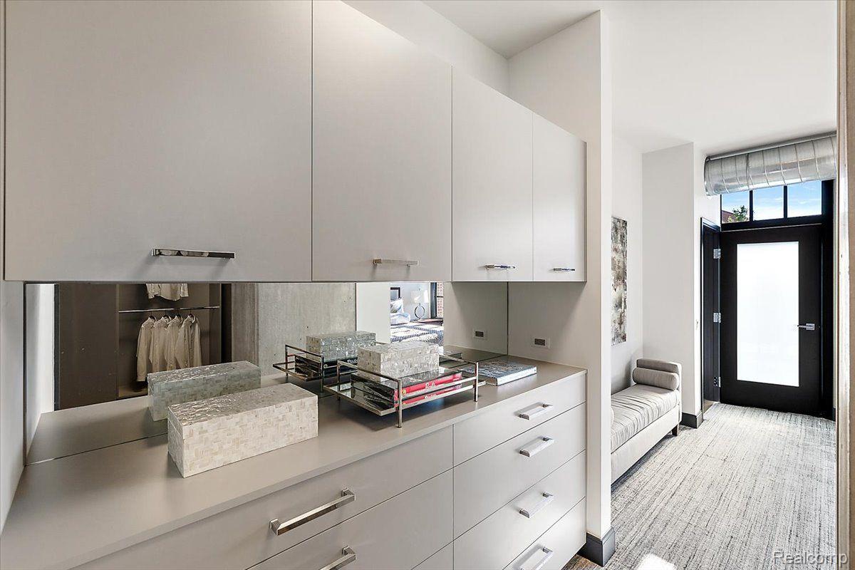 2051 VILLA Road 405