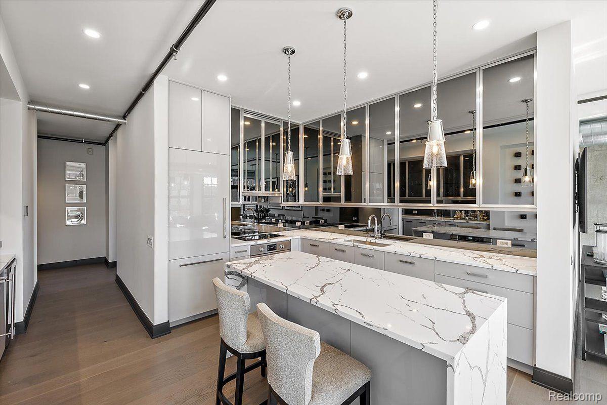 2051 VILLA Road 405