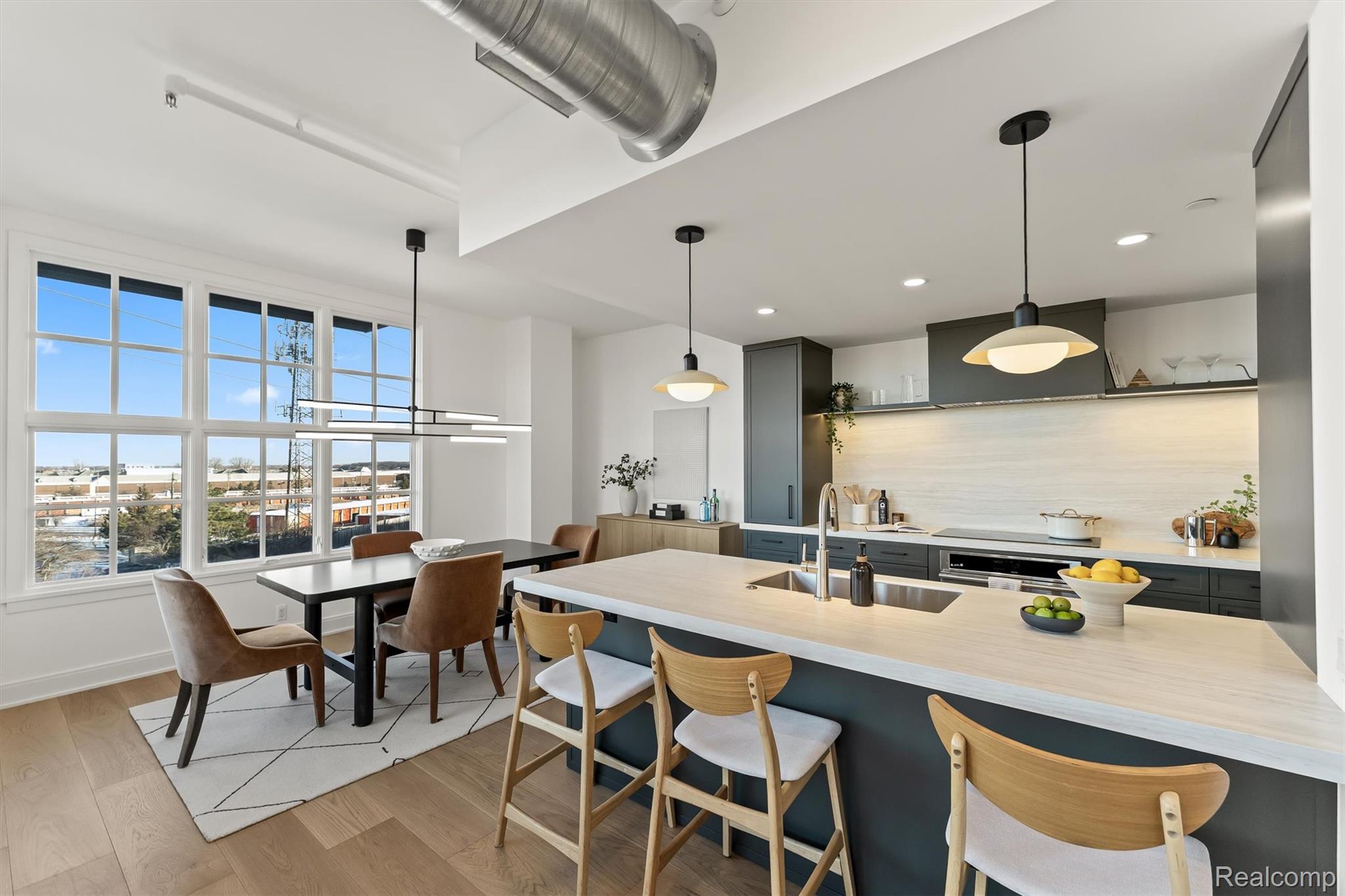 2051 VILLA Road 401