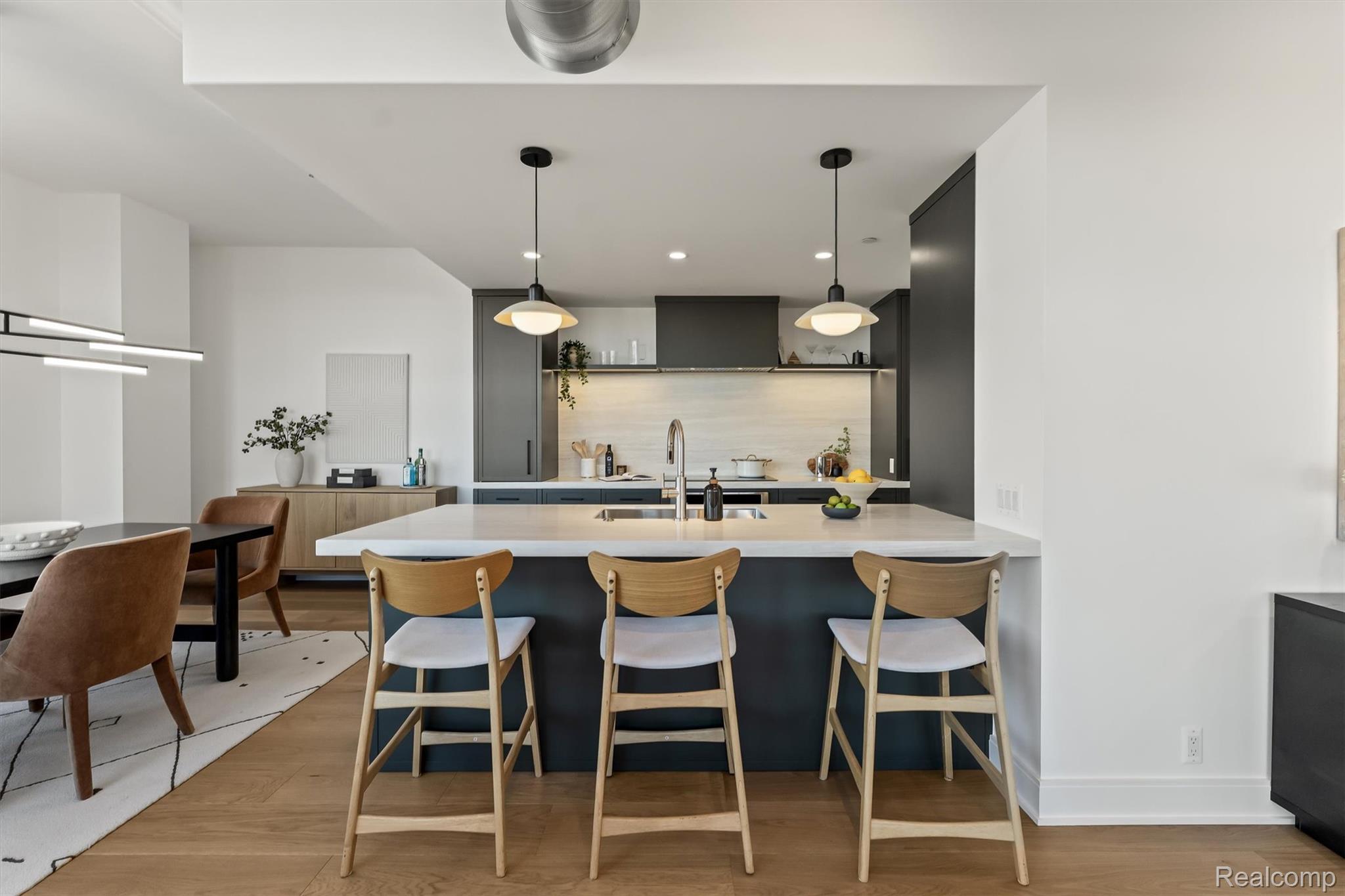 2051 VILLA Road 401