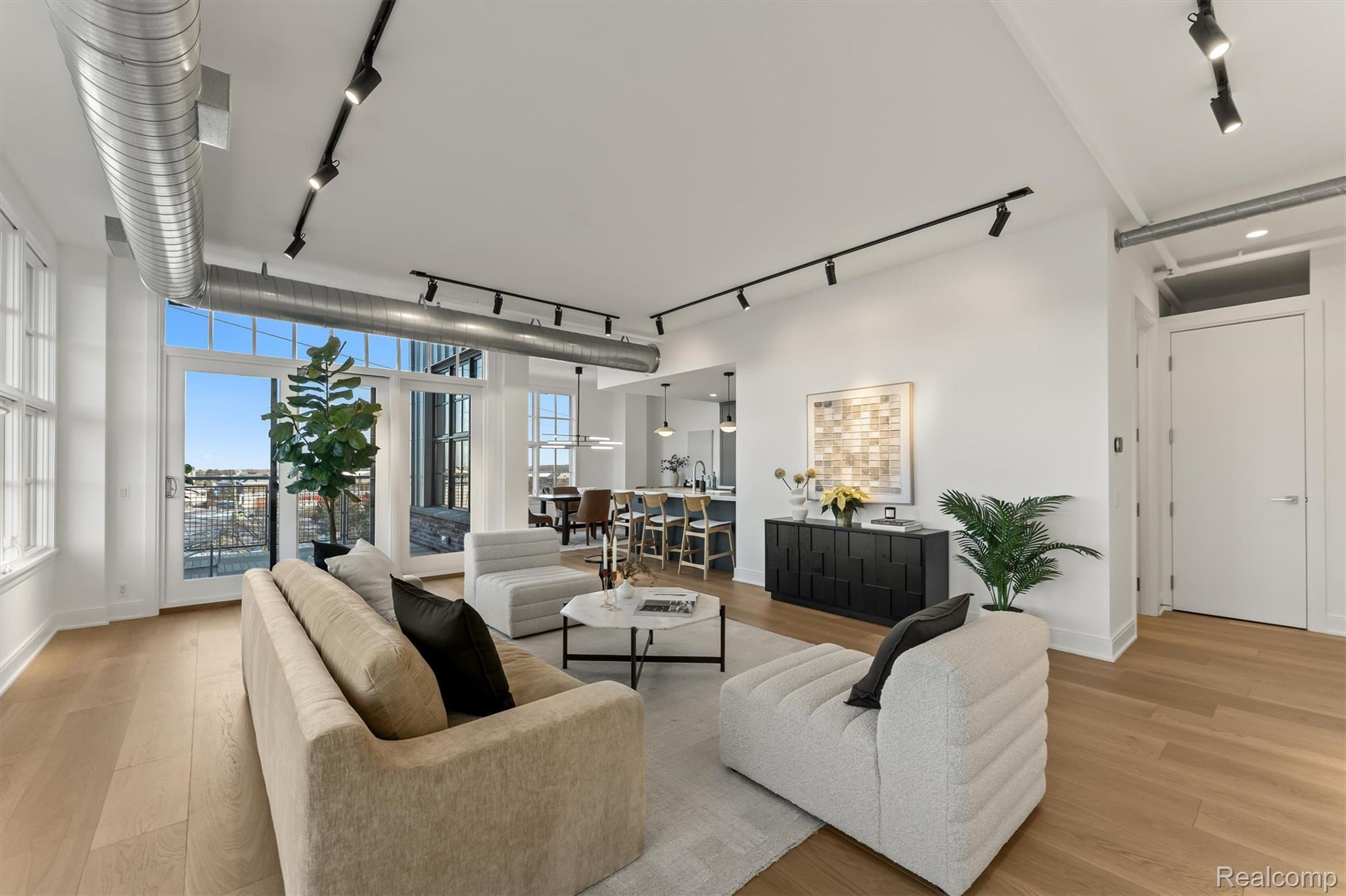 2051 VILLA Road 401