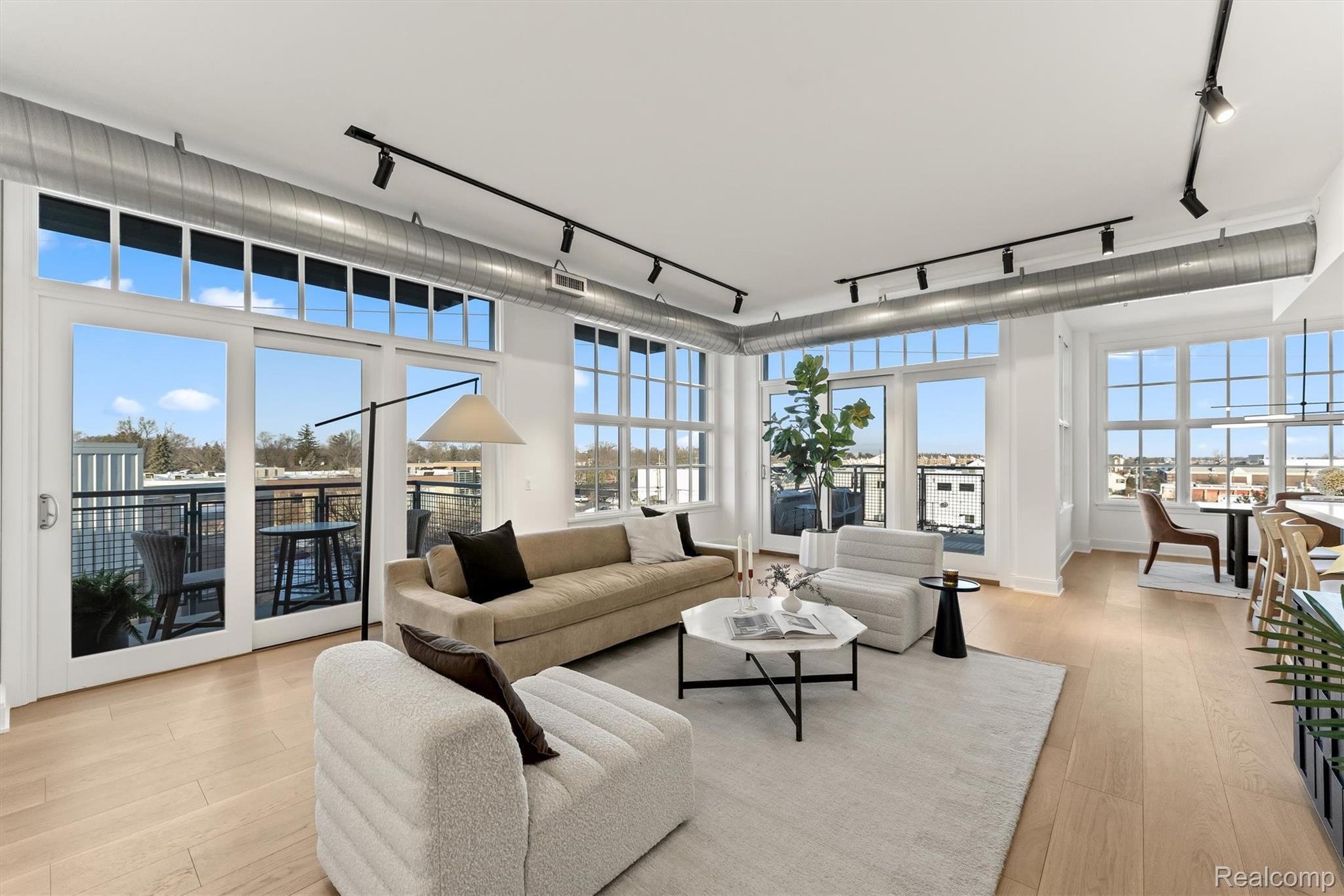 2051 VILLA Road 401