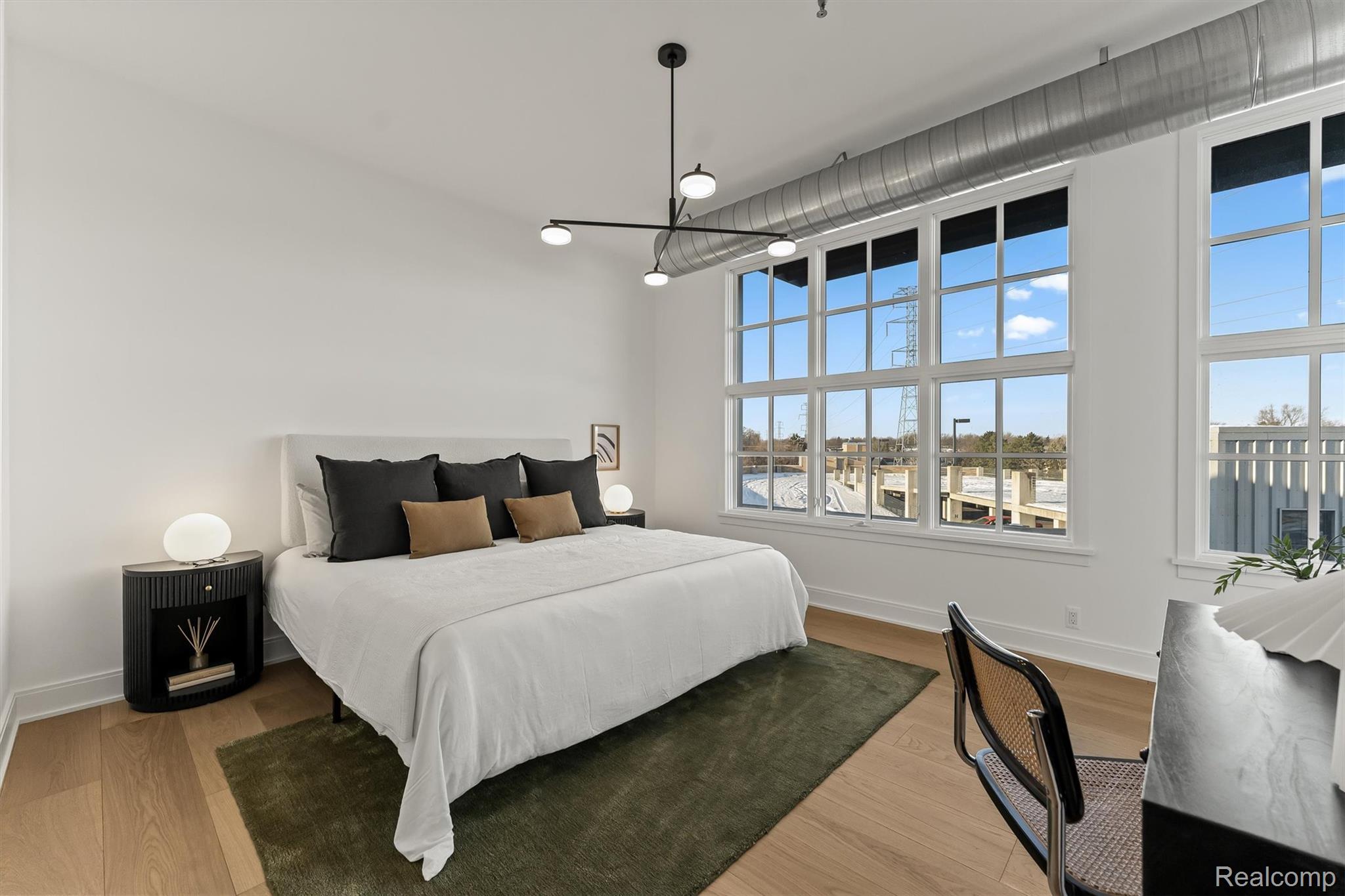 2051 VILLA Road 401