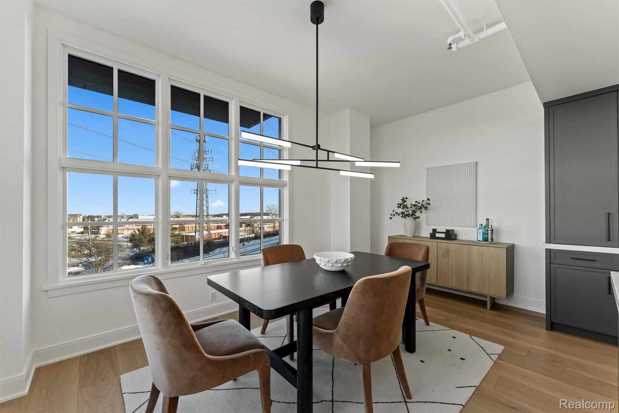 2051 VILLA Road 401