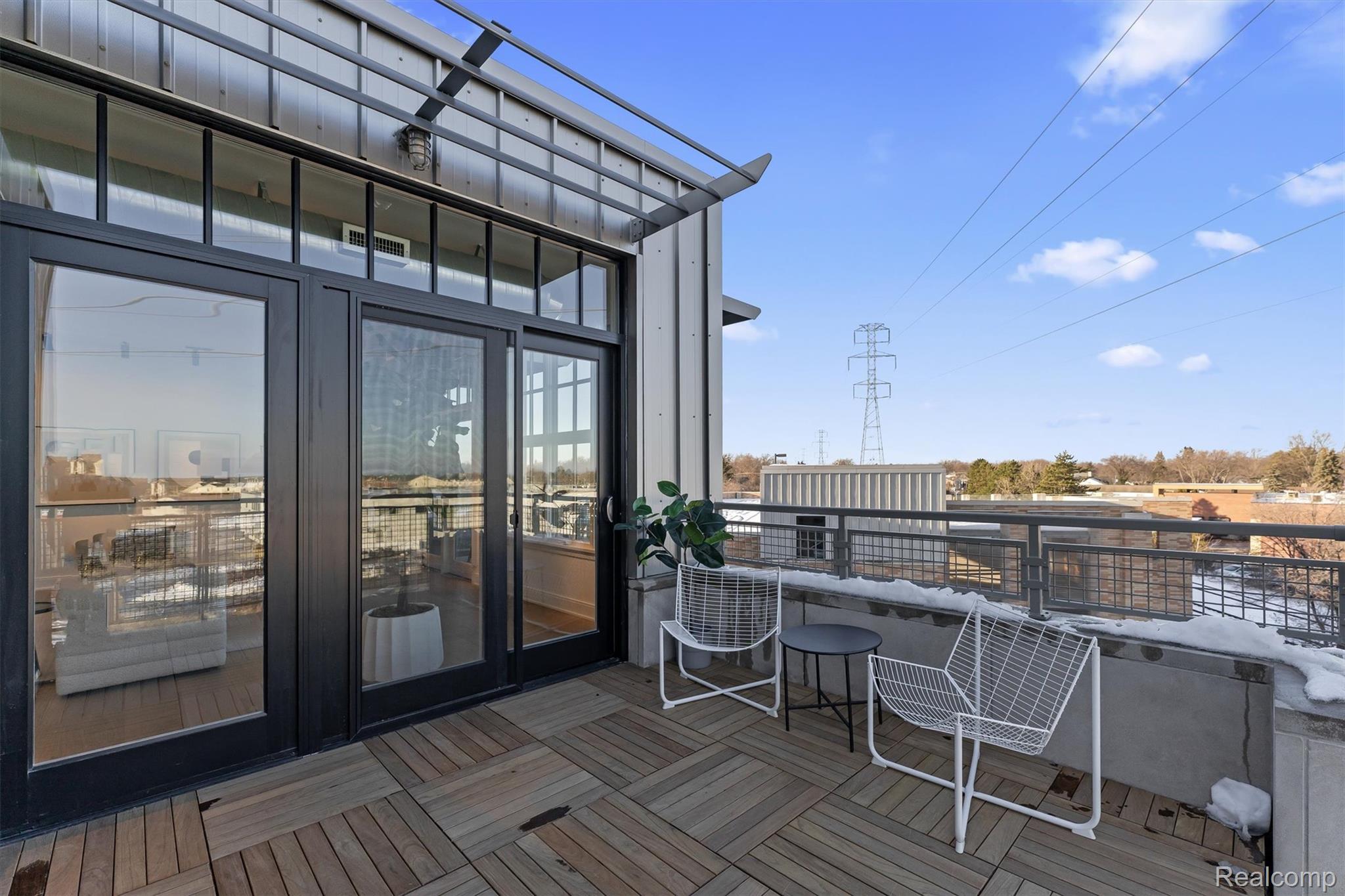 2051 VILLA Road 401