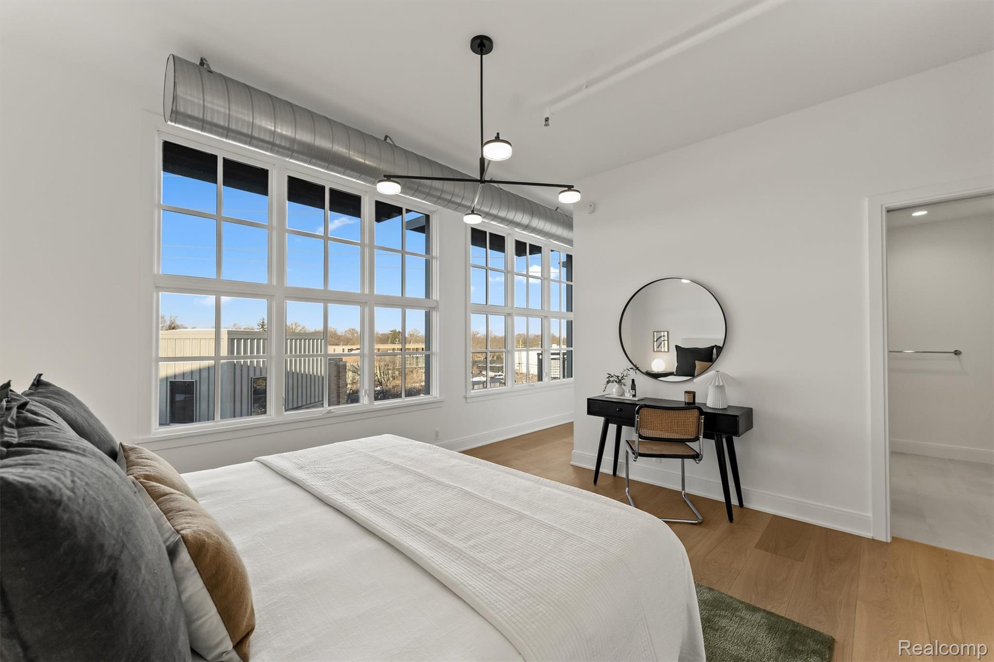 2051 VILLA Road Unit: 401