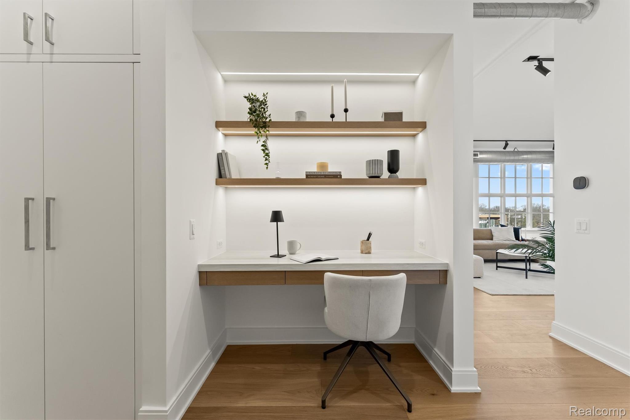 2051 VILLA Road Unit: 401