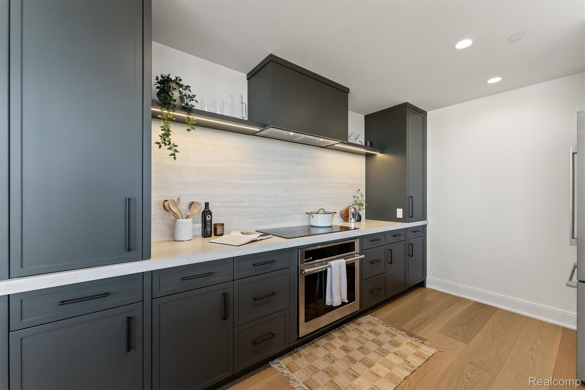 2051 VILLA Road Unit: 401