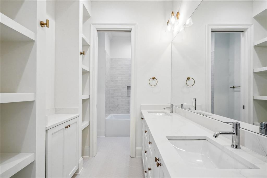 6838 ARGONNE Boulevard