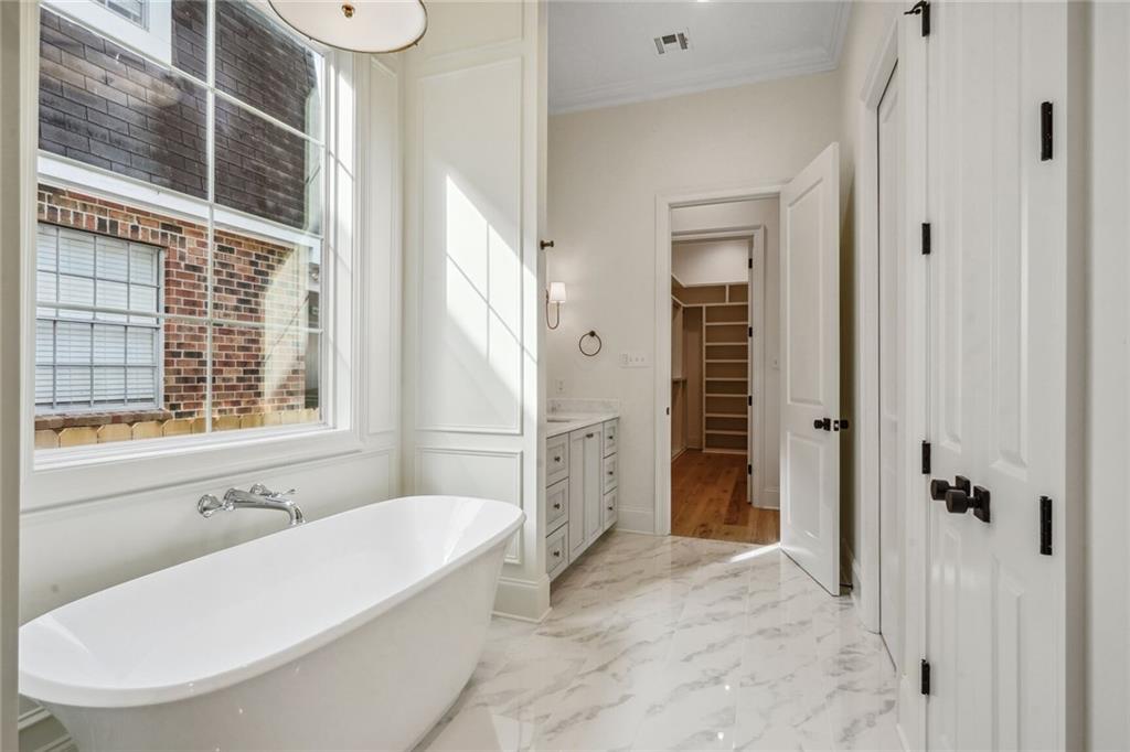 6838 ARGONNE Boulevard