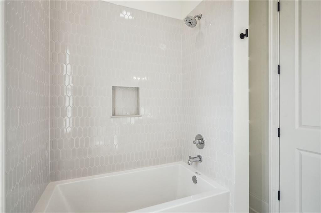 6838 ARGONNE Boulevard