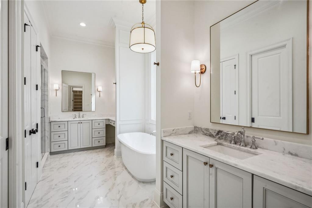 6838 ARGONNE Boulevard