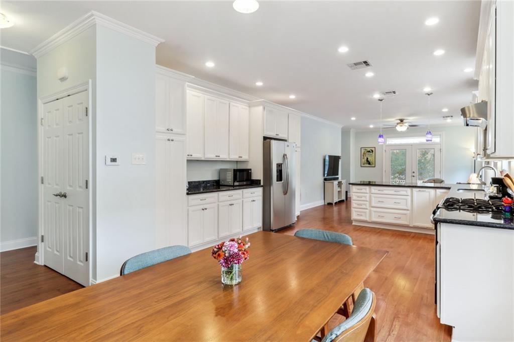 6615 LOUIS XIV Street