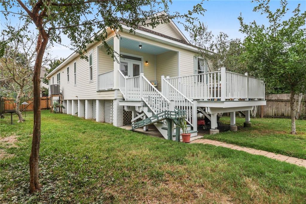 6615 LOUIS XIV Street