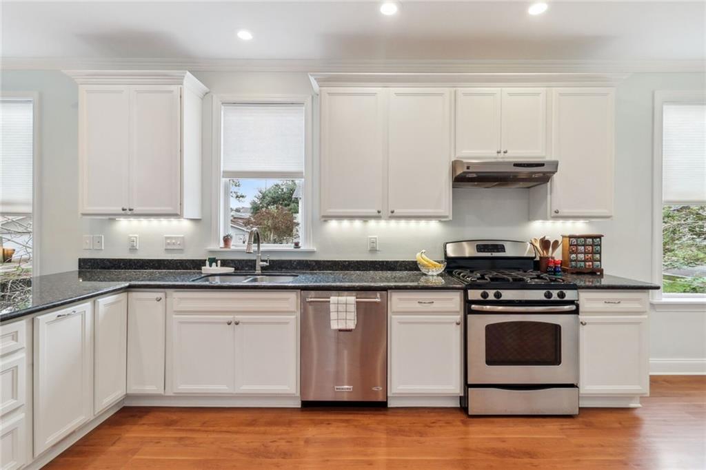 6615 LOUIS XIV Street