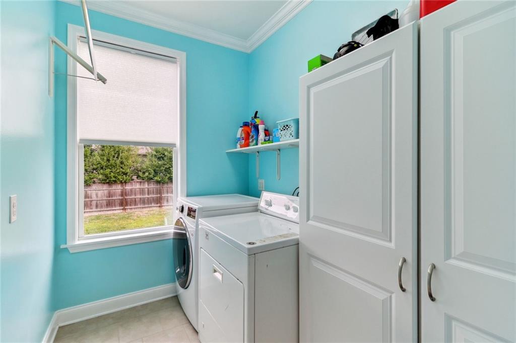 6615 LOUIS XIV Street