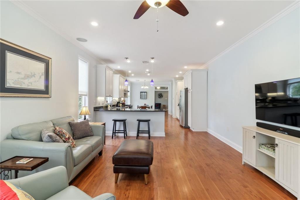 6615 LOUIS XIV Street