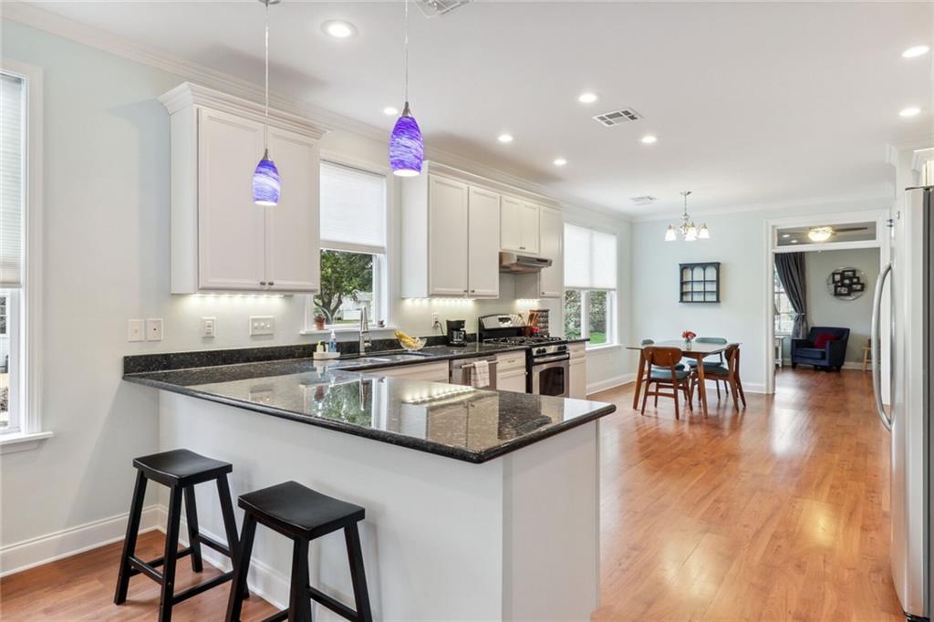 6615 LOUIS XIV Street