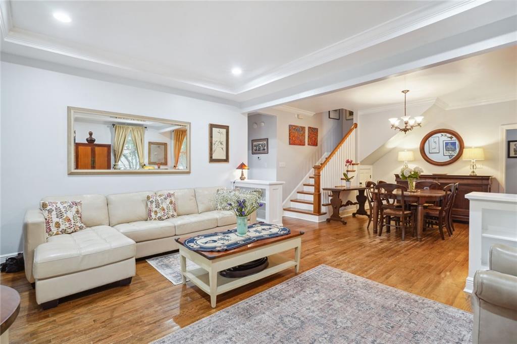 6076 LOUISVILLE Street